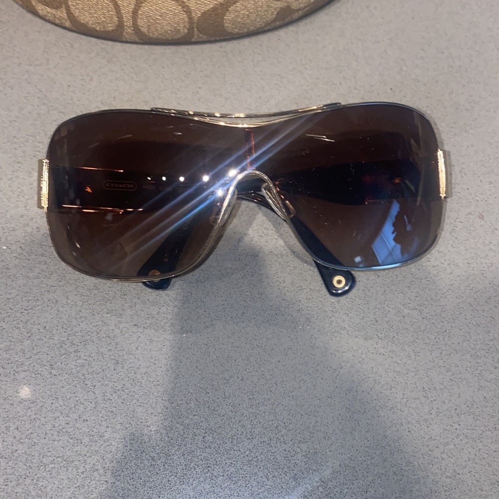 Coach Sunglasses with case - Picture 3 of 6